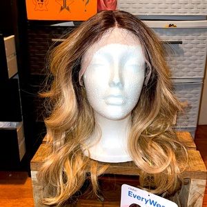 Ombre blonde lace front wig NWT